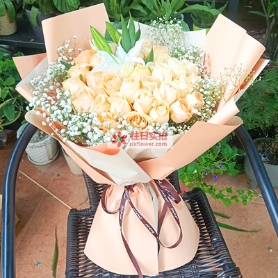 宜宾33朵香槟玫瑰百合，心里永远是你